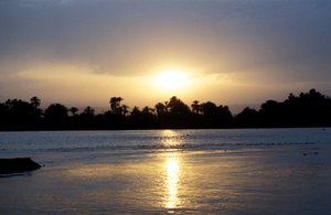 نهر النيل عند الغروب ، مصر بواسطة غير معروف