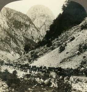 روكي جوردالسنت 3620 قدمًا من جانب الطريق المليء بعربات السياح ، النرويج ، c1905. بواسطة غير معروف