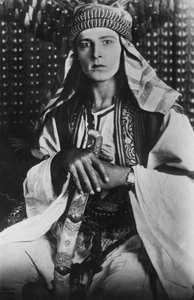 رودولف فالنتينو 1895-1926 في الشيخ ، 1921 بواسطة غير معروف