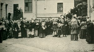 زوجات الجنود الروس ينتظرون أخبارًا من الجبهة ... ، الحرب العالمية الأولى ، 1915 ، c1920. بواسطة غير معروف