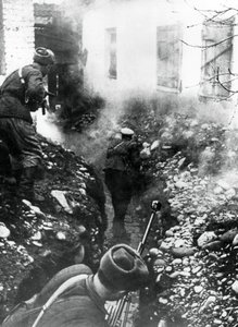 القوات الروسية تحرر قرية بالقرب من أوردهونيكيدزه ، القوقاز ، 1942 بواسطة غير معروف