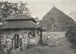 Ruwanwali داجوبا إلى أنورادابورا. الجانب الشرقي ، 1926 بواسطة غير معروف