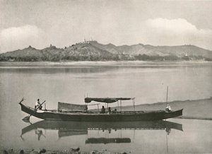 Sagaing ، على إيراوادي - كل قمة توج مع معبد ، 1900. بواسطة غير معروف