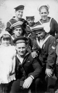 بحارة من ست دول مختلفة خلال مراجعة التتويج ، ساوث سي ، هامبشاير ، 1937 بواسطة غير معروف