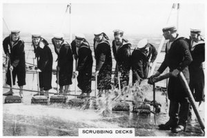 تنظيف سطح السفينة على متن السفينة الملكية نيلسون ، 1937 بواسطة غير معروف