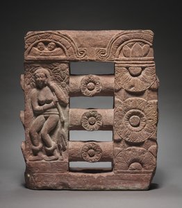 قسم من درابزين متآلف مع ميداليات Bather و Lotus ، ج. 150-250. بواسطة غير معروف