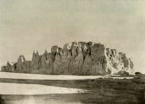 مسنن حافة النهر الجليدي جنوب كيب بورن ، جزيرة روس ، c1908 ، 1909. بواسطة غير معروف