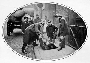يذهب Sewermen أدناه ، لندن ، c1903 1903 بواسطة غير معروف