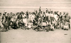يوم رياضي لحفلة فندق غلوستر على شاطئ لا بوبلينتي ، جيرسي ، 1938 بواسطة غير معروف