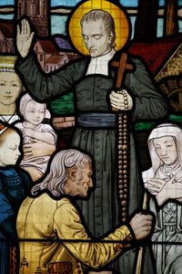 زجاج ملون في كنيسة Saint-Honore d