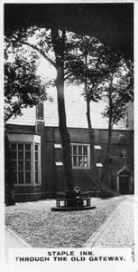 Staple Inn ، من خلال البوابة القديمة ، لندن ، ج 1920s بواسطة غير معروف
