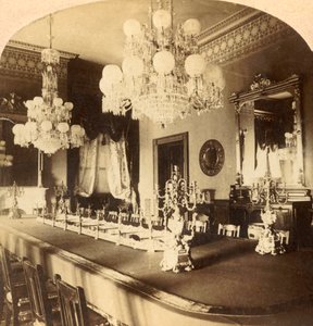 غرفة الطعام الرسمية ، قصر الرؤساء ، واشنطن العاصمة ، الولايات المتحدة الأمريكية ، c1900. بواسطة غير معروف