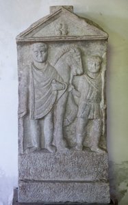 Stele، Valerio Alucenzio، حجر، III cent. بواسطة غير معروف