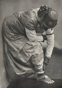 تامولين مع القدم وغطاء الرأس ، 1926 بواسطة غير معروف