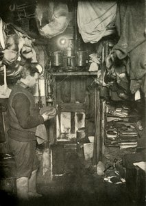 مصنع غاز الأسيتيلين ، على الباب ، c1908 ، 1909 بواسطة غير معروف