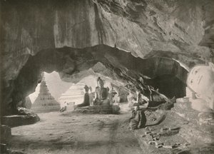 الكهوف في مولمين ، 1900. بواسطة غير معروف