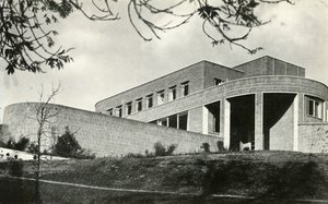 The Idiom Brick House في هامبستيد ، لندن ، 1941. بواسطة غير معروف