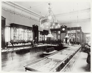The Faberge Emporium (صورة b / w) بواسطة غير معروف