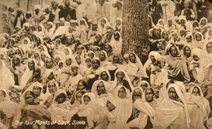 الخادمات العادلة لسيبي ، سيملا ، c1918-c1939. بواسطة غير معروف