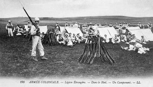 الفيلق الأجنبي الفرنسي في معسكرهم ، c1910 بواسطة غير معروف