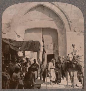 بوابة يافا مغلقة ، تظهر عين نيدلس ، القدس ، c1900 بواسطة غير معروف
