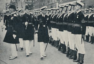 الملك يفتتح أسبوع البحرية في بورتسموث ، c1935 ، 1937. بواسطة غير معروف