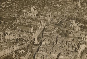 لير القانون كما يراه القليل من سكان لندن: المعبد ومحاكم العدل ، c1935. بواسطة غير معروف