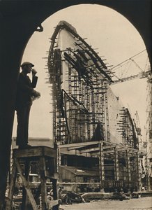 البدن الضخم ، تم وضعه جزئيًا ، 1930-1934 ، 1936 بواسطة غير معروف
