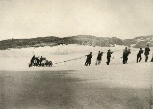 السيارة في الثلج الناعم ، بعد عودة السفينة ، c1908 ، 1909. بواسطة غير معروف