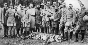أمير النمر يطلق النار في نيبال ، الجولة الهندية ، 1921 بواسطة غير معروف