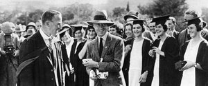 أمير ويلز مع طلاب جامعيين في Grahamstown ، جنوب أفريقيا ، 1925 بواسطة غير معروف
