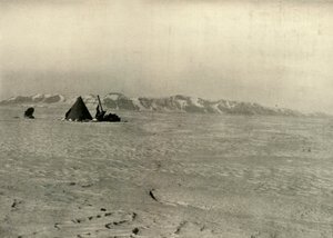 سلسلة الملكة ألكسندرا التي تم تصويرها في طريقها إلى أسفل النهر الجليدي ، c1908 ، 1909 بواسطة غير معروف