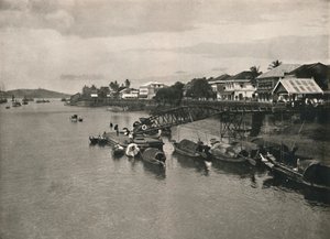 ضفة النهر وطريق ستراند ، مولمين ، 1900. بواسطة غير معروف