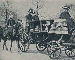 الزوجان الملكيان العائدان من الدير ، 1923 ، 1937. بواسطة غير معروف