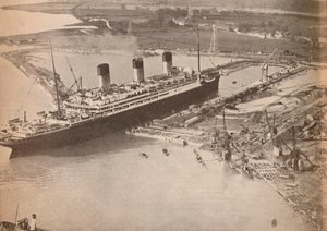 دخول White Star Liner Majestic إلى أكبر رصيف مقبرة في العالم في ساوثهامبتون ، 1934 ، 19 بواسطة غير معروف