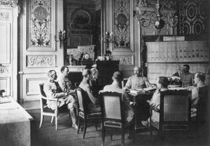 التقرير اليومي في مكتب القائد العام الفرنسي عام 1917 بواسطة غير معروف