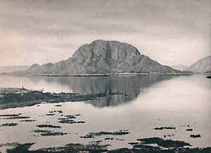 جزيرة Torghatten ، 1914. بواسطة غير معروف