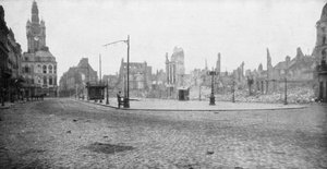 أنقاض وبرج الجرس في دواي ، فرنسا ، 1918 بواسطة غير معروف