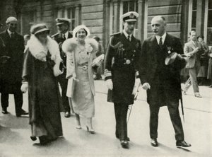 أصحاب الجلالة في أدنبرة خلال احتفالات اليوبيل للملك جورج الخامس 1935 ، 1937. بواسطة غير معروف