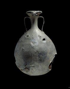 دورق من سبائك القصدير والرصاص بغطاء ، الأسرة الثامنة عشر c1540 BC-c1292 قبل الميلاد بواسطة غير معروف