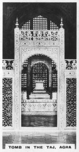 قبر في تاج ، أغرا ، أوتار براديش ، الهند ، c1925. بواسطة غير معروف