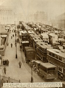 ازدحام المرور على جسر بلاكفرايرز ، لندن ، 1935. بواسطة غير معروف