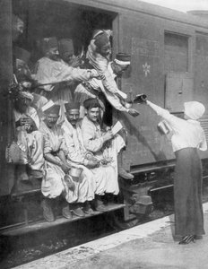 البنادق التركية في الطريق إلى الأمام بالقطار ، 1914 بواسطة غير معروف