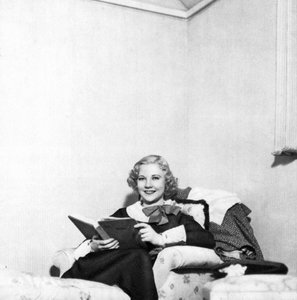أونا ميركل ، ممثلة سينمائية أمريكية ، 1934-1935 بواسطة غير معروف