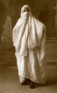 امرأة محجبة ، الجزائر ، الجزائر ، 1943 بواسطة غير معروف