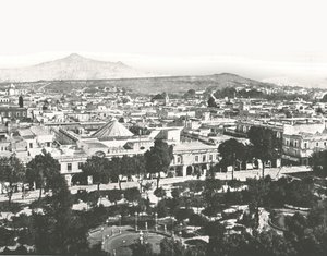 منظر من الكاتدرائية ، بويبلا ، المكسيك ، 1895. بواسطة غير معروف