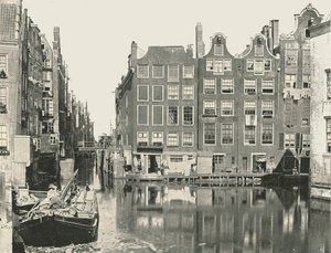 منظر لإحدى القنوات الرئيسية ، أمستردام ، هولندا ، 1895. بواسطة غير معروف