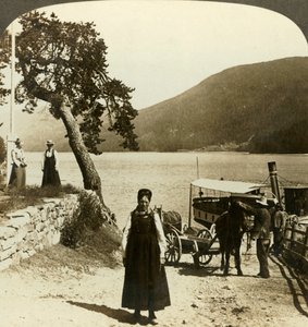 عندما يتصل باخرة البحيرة في رصيف Tinoset - منظر عبر Tinsjo إلى التلال ، Norwway ، c1905. بواسطة غير معروف