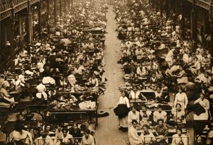 نساء يعملن في مصنع ملابس الجيش الملكي ، الحرب العالمية الأولى ، 1914-1918 ، 1933. بواسطة غير معروف