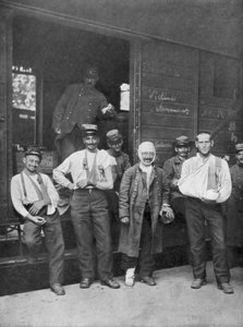 جرح جنود فرنسيون في طريقهم إلى المستشفى بالقطار فرنسا ، 1914 بواسطة غير معروف